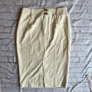 Cara Santana For Every Body Neutral Pencil Ivory Size 8 Skirt
Neutral coastal